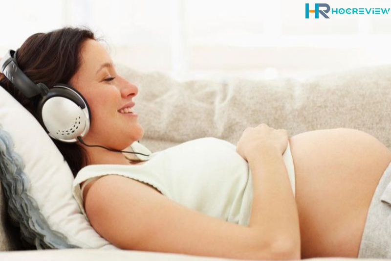 Sử dụng tai nghe nghe nhạc tốt cho mẹ bầu